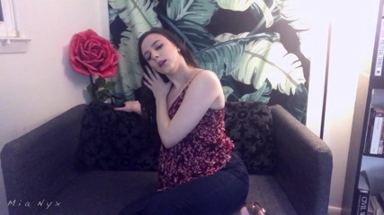 MiaNyx: Femdomme provoca masturbarse instrucciones