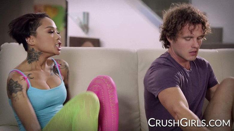 Crush Girls: Crush Girls - Honey gold ha il suo buco del scopa...