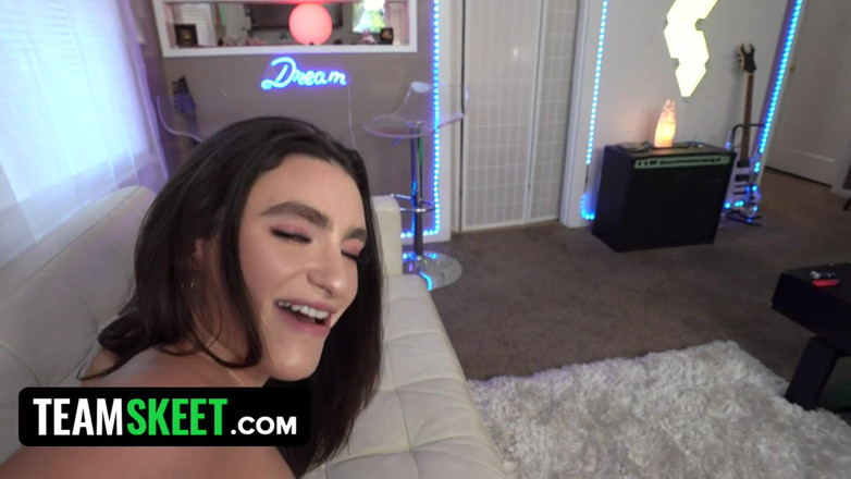 Team Skeet: Mia Taylor의 잠금 POV 섹스 테이프