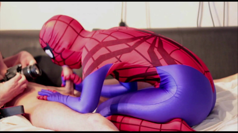 Nylon Xtreme: Zentai süper kahraman örümcek kız oral seks