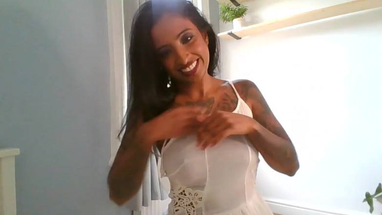BabeXX69XX Asian MILF: Sborra sulle mie tette nel mio vestito bianco estivo e...