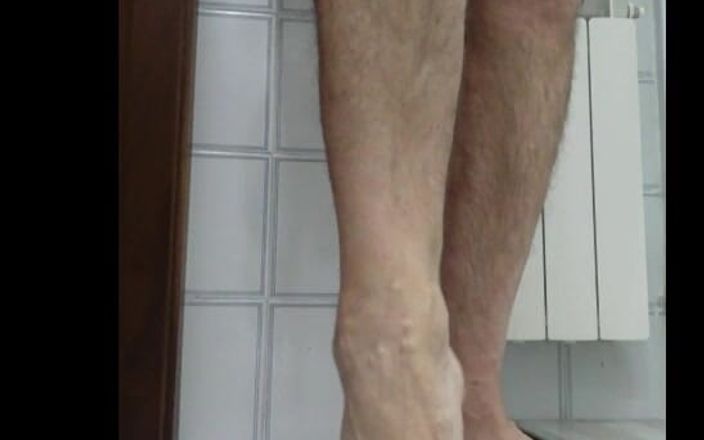 gyordy: Watch My Feet
