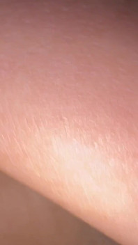 Mein Freund fickt meine nasse Muschi von unten mit seinem großen Penis