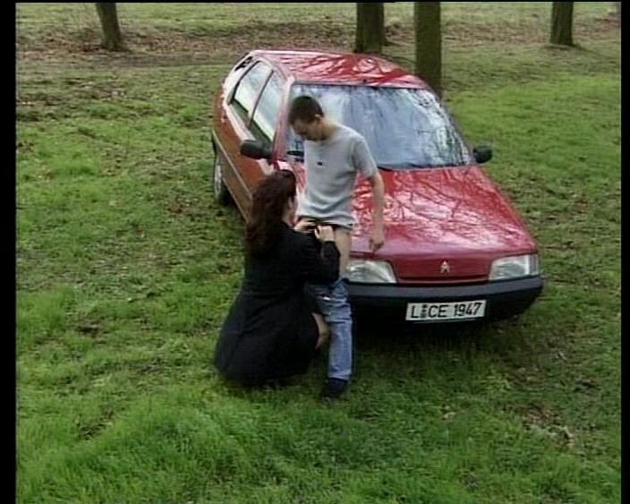 Deutsche Damen: Cute Amateur Teen From Germany Sucking Cock in Park