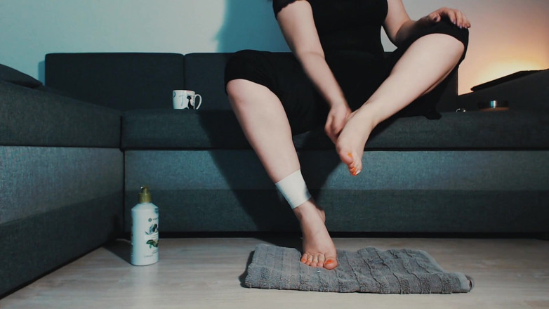 LegsOnHeels: Bắn tinh vào chân, chân và ngón chân của tôi