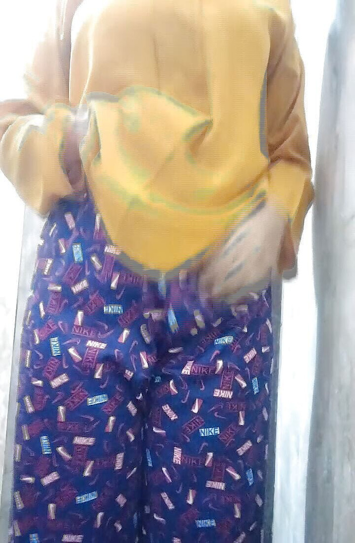 Riyathakur: Gadis remaja india pamer tubuh aduhainya di kamar mandi