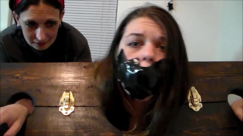 Fingerlock Contest porn video – Gagging contest!
