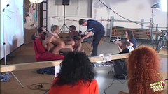 Naughty anal fuck: Una volta sul palco le bellezze iniziano avidamente la gangbang...