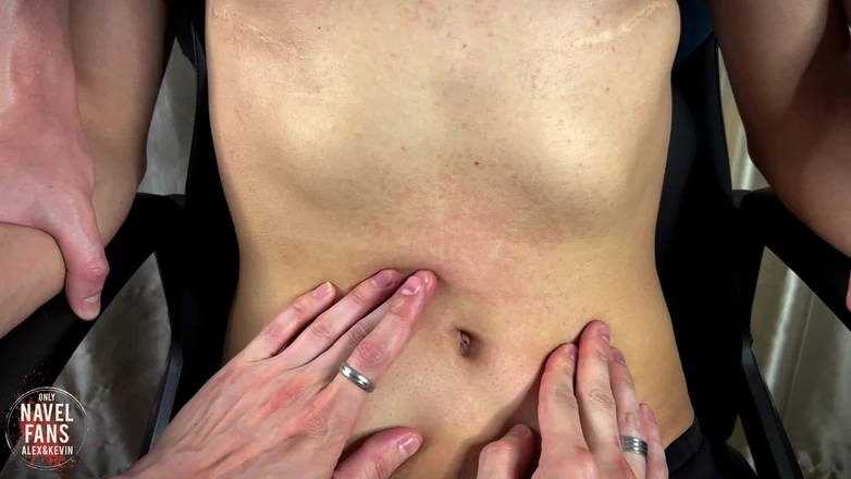 Navel fans: Два посетителя и один живот