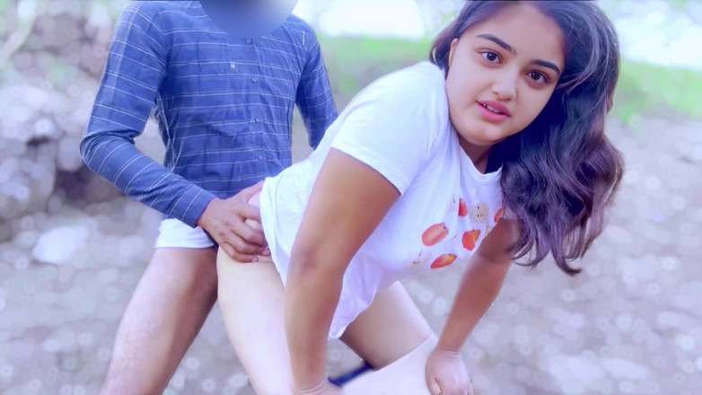 Your_aisha: भारतीय गांव की लड़की दोस्त और प्रेमी पहली बार बाहर चुदाई कर रहे हैं