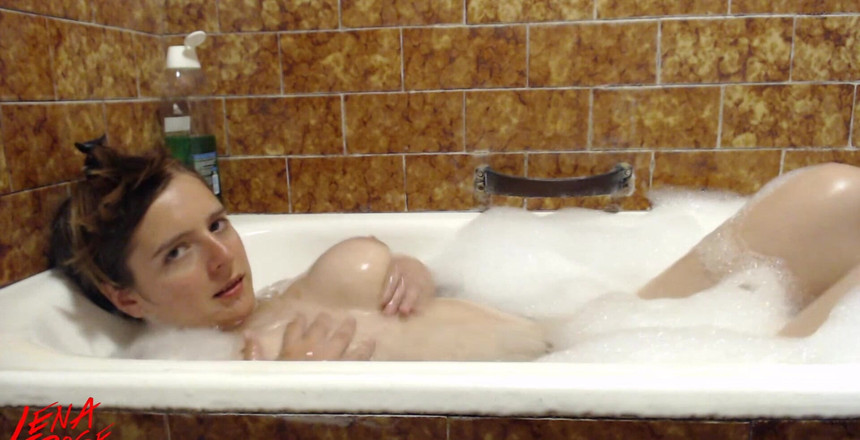 Lena Rose: 洗澡放松