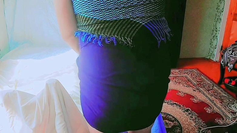 Kitty_Cross: Femboy feminin moale se întoarce în halat pufos