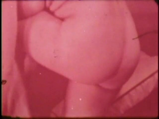 Vintage Usa: Des MILF vintage sexy se déshabillent sensuellement