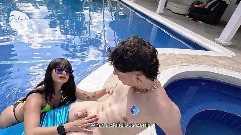 Pelaje mix: Eine traurige Latina findet einen Meermann und beschließt, ihm einen...