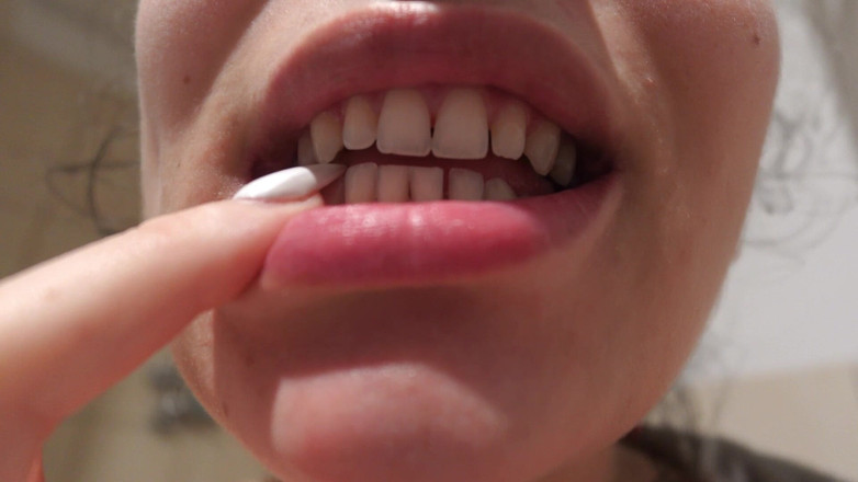 AmayaMori: Adik tiri Indiaku lagi asik sikat gigi sebelum mulutnya dientot...