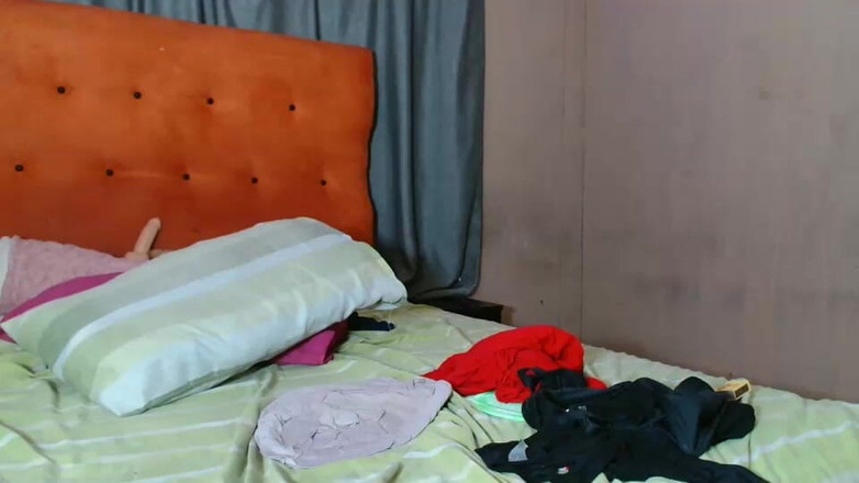 Legendary Booty Overdose: Милфа-толстушка играет со своими чудовищными сиськами