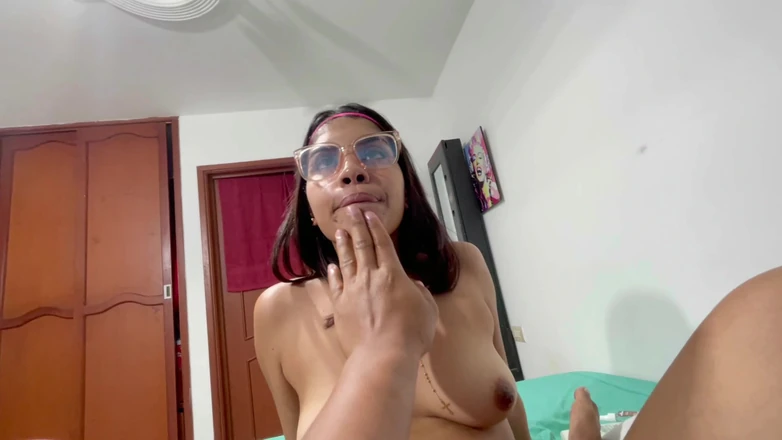 Saraymike: Sexy Něžná nevlastní sestra miluje vidět můj obrovský a lahodný...