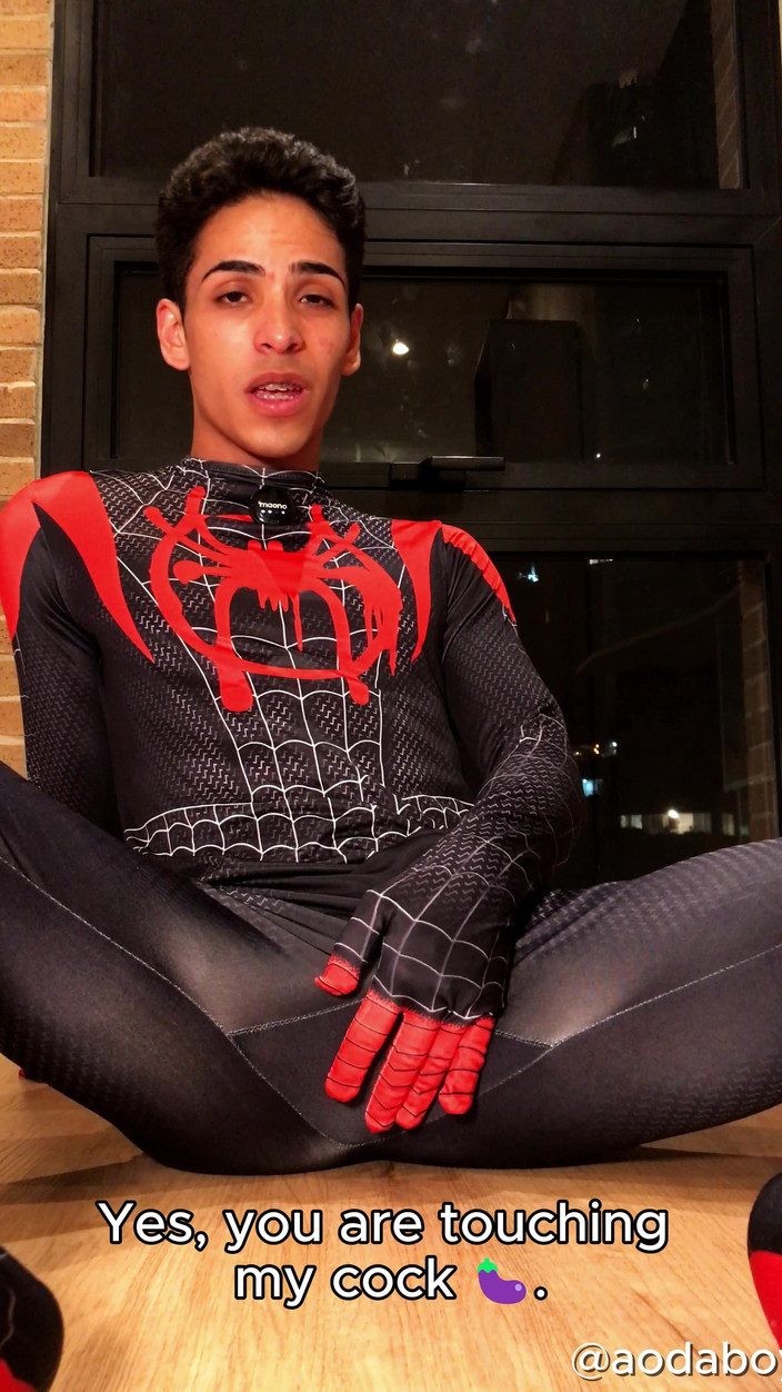 aodaboy: Spider-Man-dräkt och poser