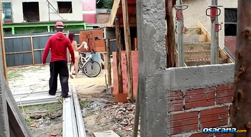 pornland: La hijastra del jefe llegó al sitio de construcción y...