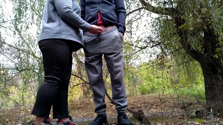 OurFetishLife: Nejjemnější ruce macechy a dotýkání se mého ptáka na ulici