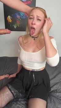 Hardcore Sloppy Facefack: Saliva drăguță picurând pe ciorapi, ejaculând pe fața ei drăguță!