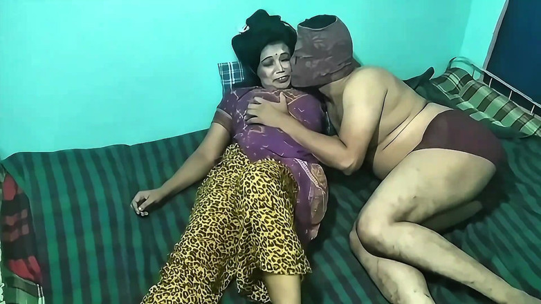 Romjan Khan: Băiatul Delievery fute o indiancă bhabhi