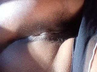 Super sexy ebony cuties: Power Piss Utomhus skakar min rumpa gnugga min fitta
