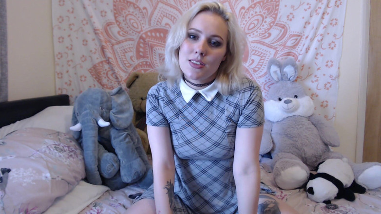 Ripley sweet studio: Brat College Girl Teases Old Perv