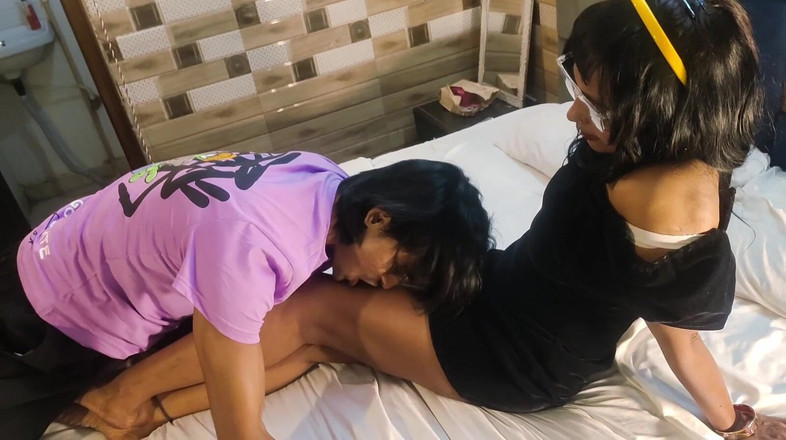 Pankaj Gupta: Cell Tora její bývalý přítel má hardcore sex