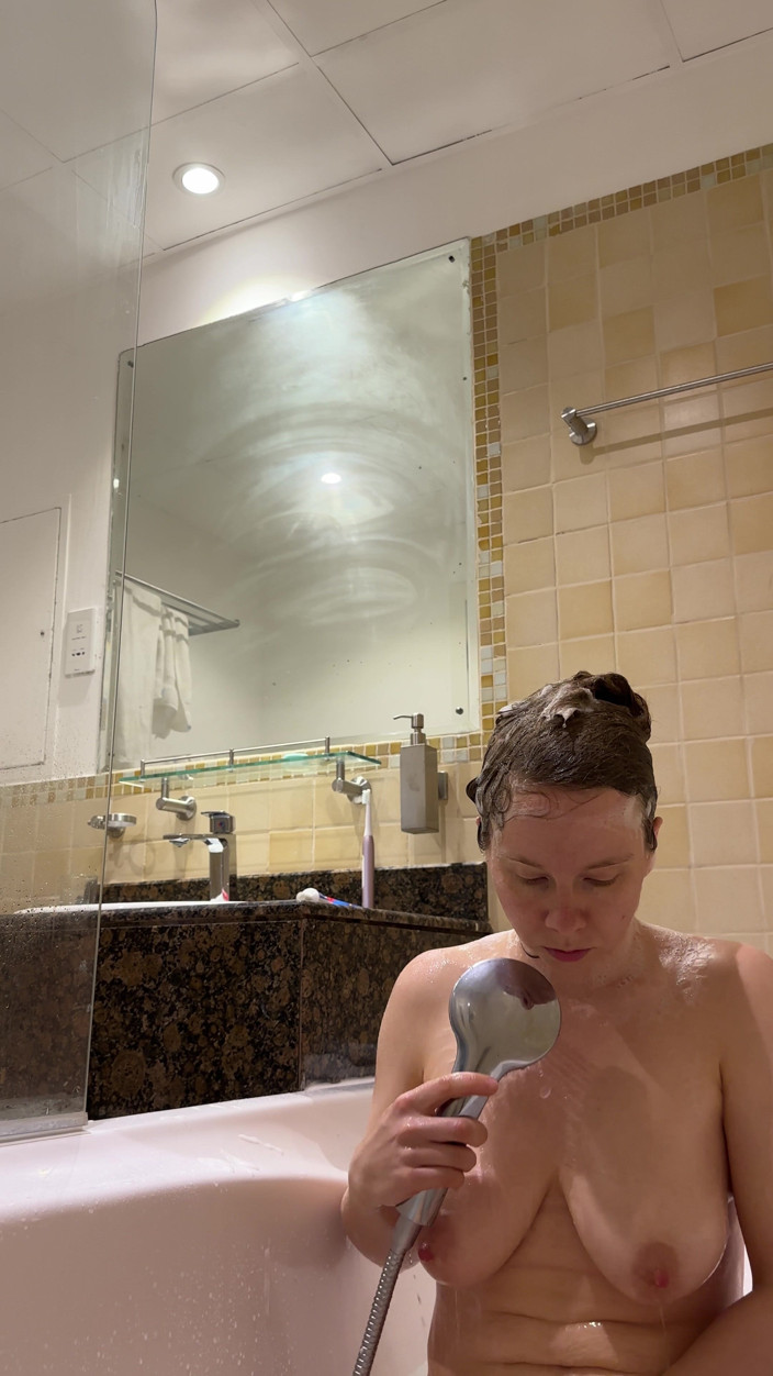 SweetLucy96: Shave My Pussy Completely Smooth