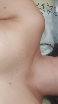 Ik maakte mijn stiefdochter wakker en begon mijn lul in haar diep in de keel te steken