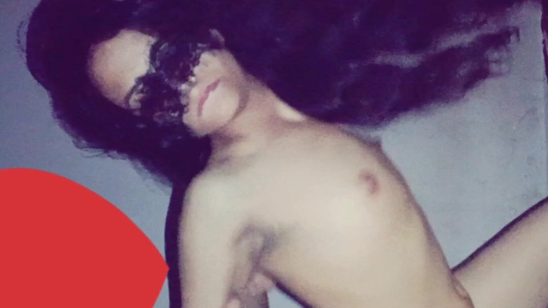 Hot Sis: Latika staat op en neemt pik ze is poesje