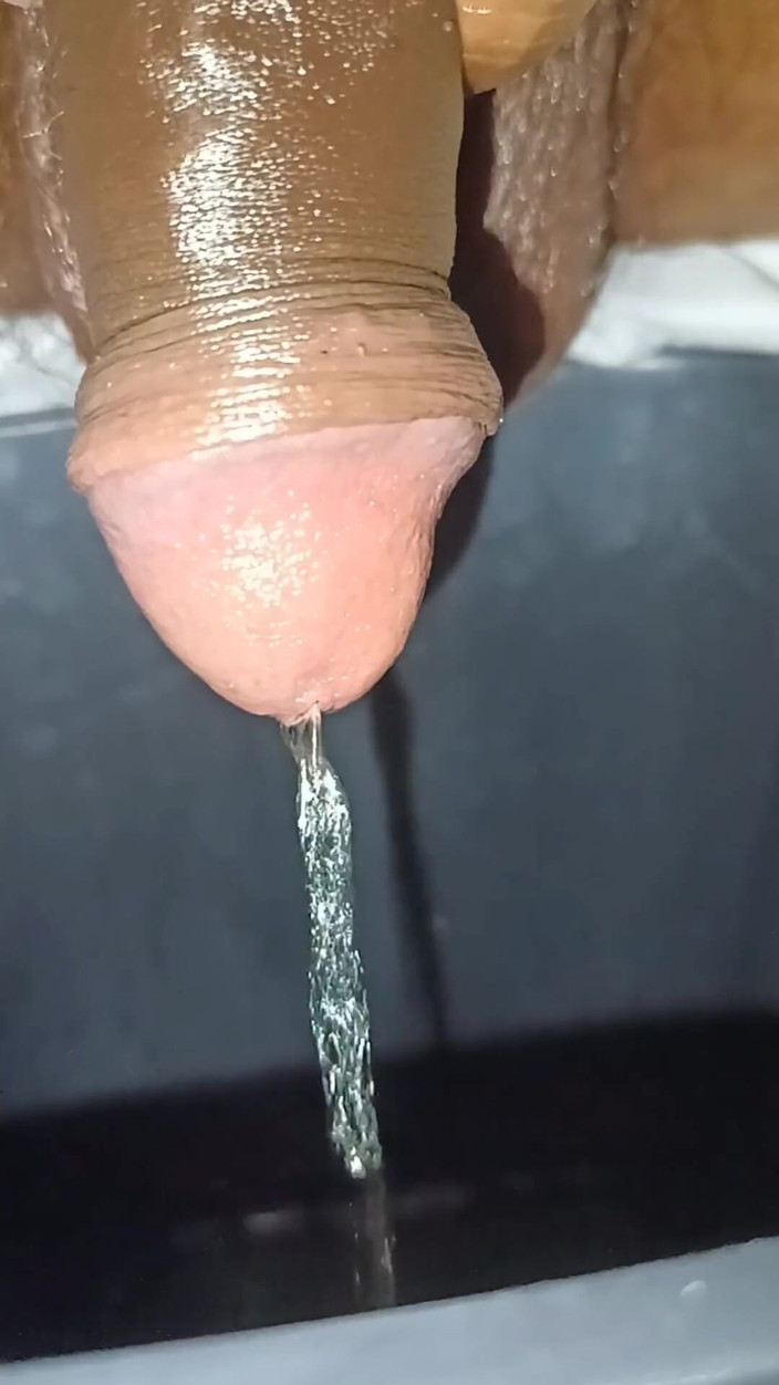 Tommhot: Compilação De Muita Urina - Pau Sem Cortes Urinando