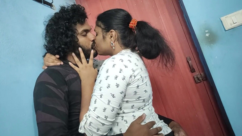 Vaigavarun45: Long Lip Lock with Hot Fuck, Mallu Couple Hot Lip...