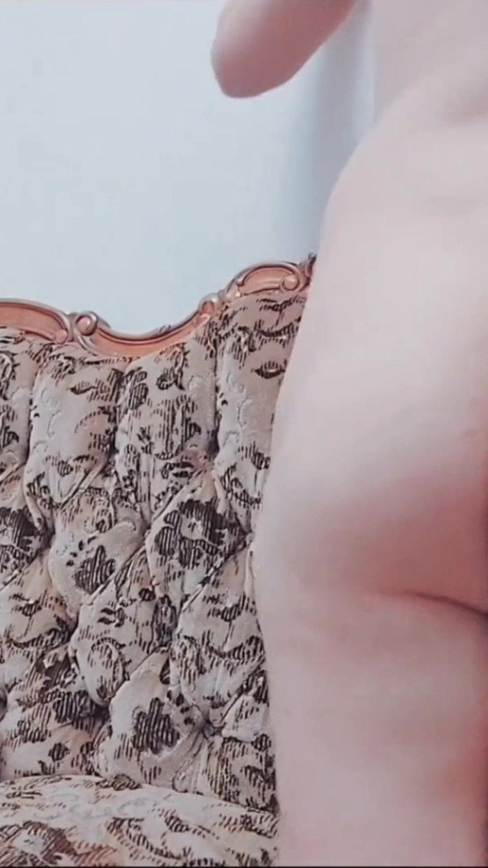 Kitty_Cross: Femboys erotische massage endet mit höhepunkt