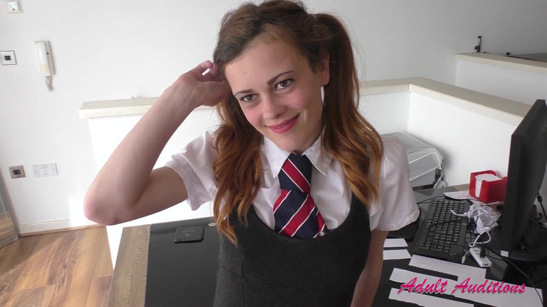 Adult Auditions: İngiliz genç georgia