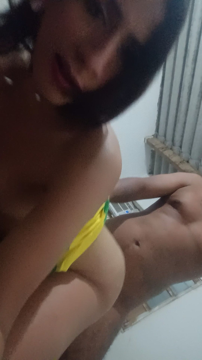 Femboy from Colombia: 우리는 좋은 의미로 즐기고 있습니다