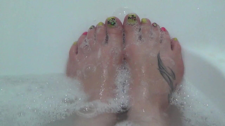 Goddess Misha Goldy: Jari kaki, kuku dan fetish kaki!!