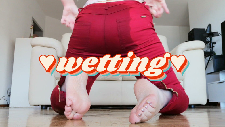 RavenBigAss: Wetting: Big Booty and Tight Red Jeans