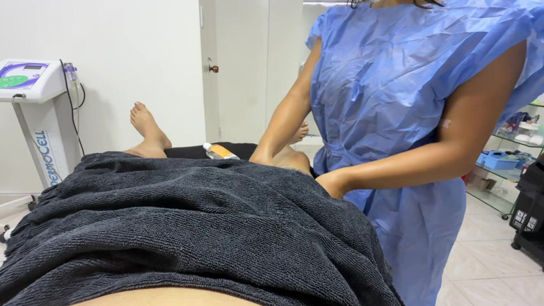 SENSESEX: Masażystka pozwala mi dotknąć jej tyłka prawdziwe wideo