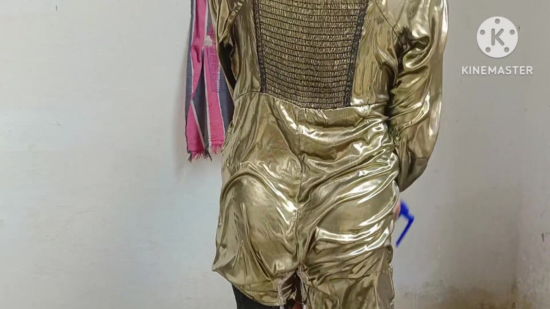 Ankurpriya000: Viděl jsem nevlastní sestru, jak se koupe