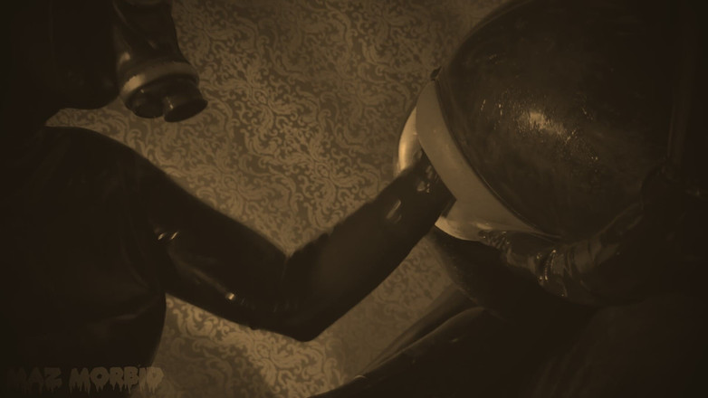 KinkyFemdomTV: Patricia ve Valeska ile gaz maskesiyle sepya'ya yumruk sokuyor