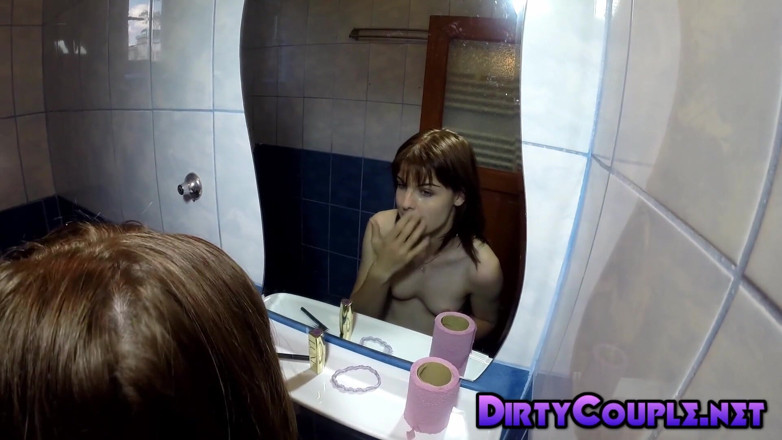 Dirty Couple: Aplicar maquillaje para limpiar la corrida