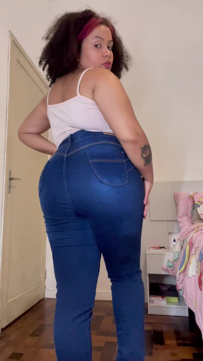 Cutiepiie Chubby: BBW Big Ass Pierdzenie i Burping w dżinsach i leginsach