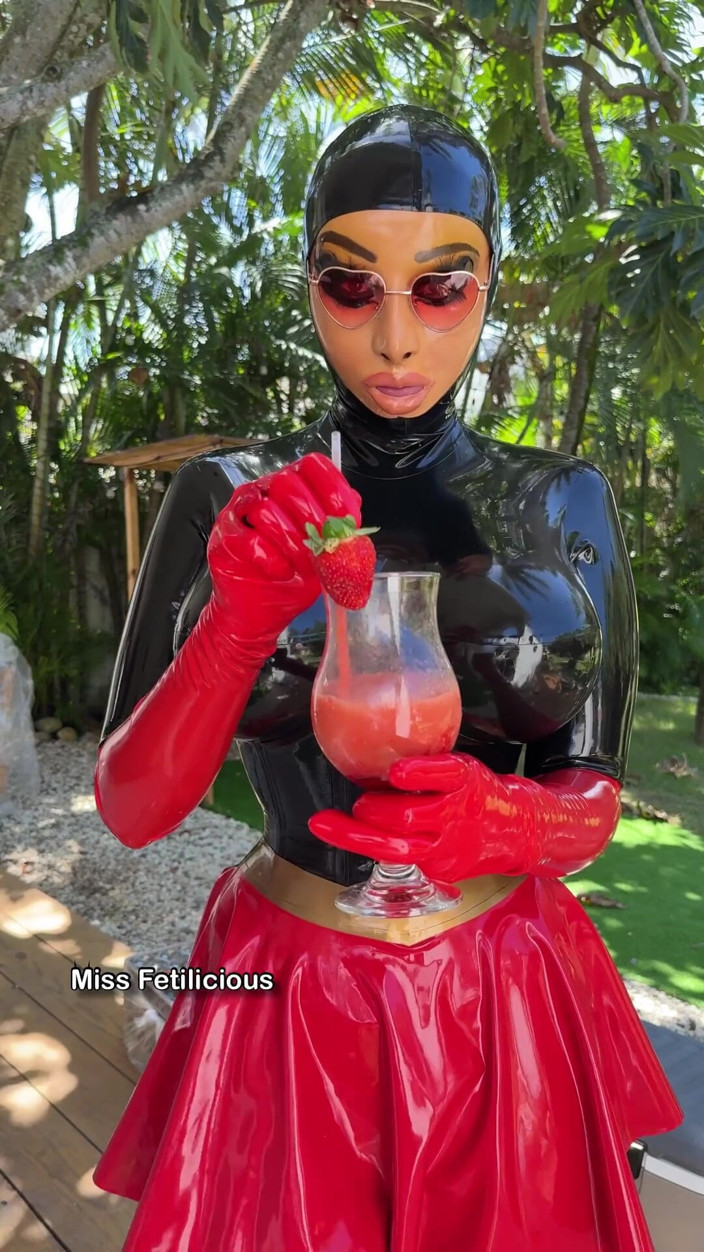 Miss_Fetilicious: Wearing Full Latex in the Caribbean Heat Can Be Very...