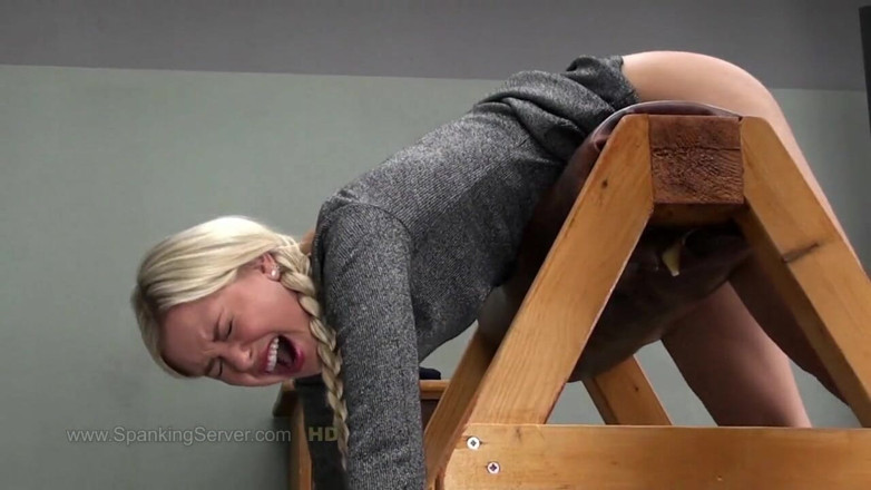 Spanking Server: Lola गांड हॉट व्हिप