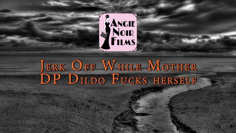 Angie Noir: Honění, zatímco nevlastní matka DP dildo šuká sama sebe POV w...