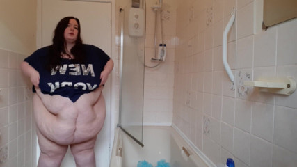 SSBBWLadyBrads: SSBBW belly and body jiggles