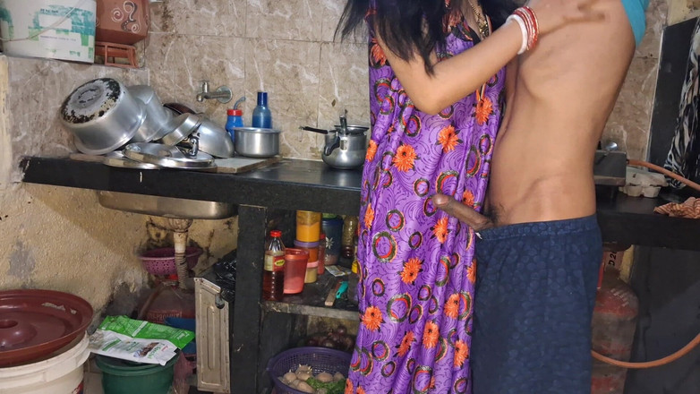 Shima kumari44: Indická desi vesnice Bhabhi a Devar tvrdé šukání v kuchyni XXX...
