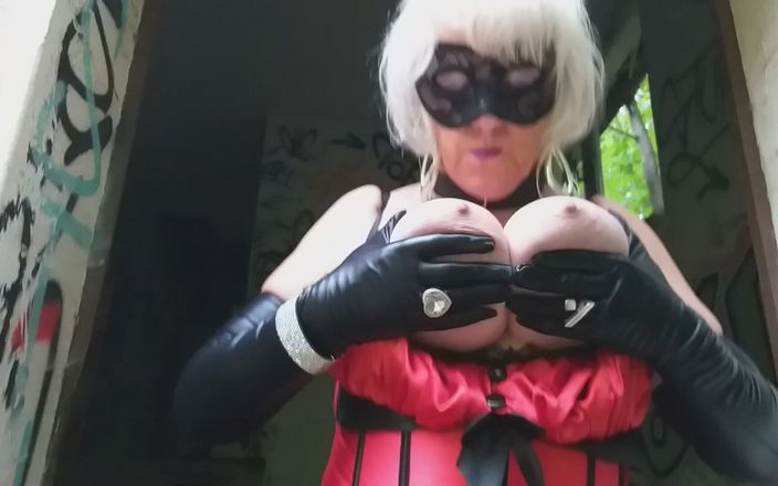 PureVicky66: BBW German Granny Outdoor Mask Games.